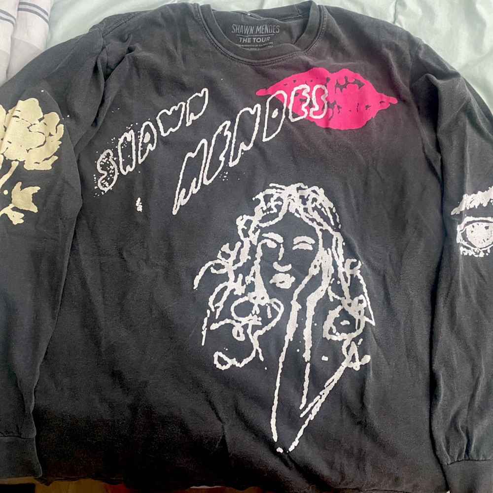 Shawn Mendes: The Tour long sleeve